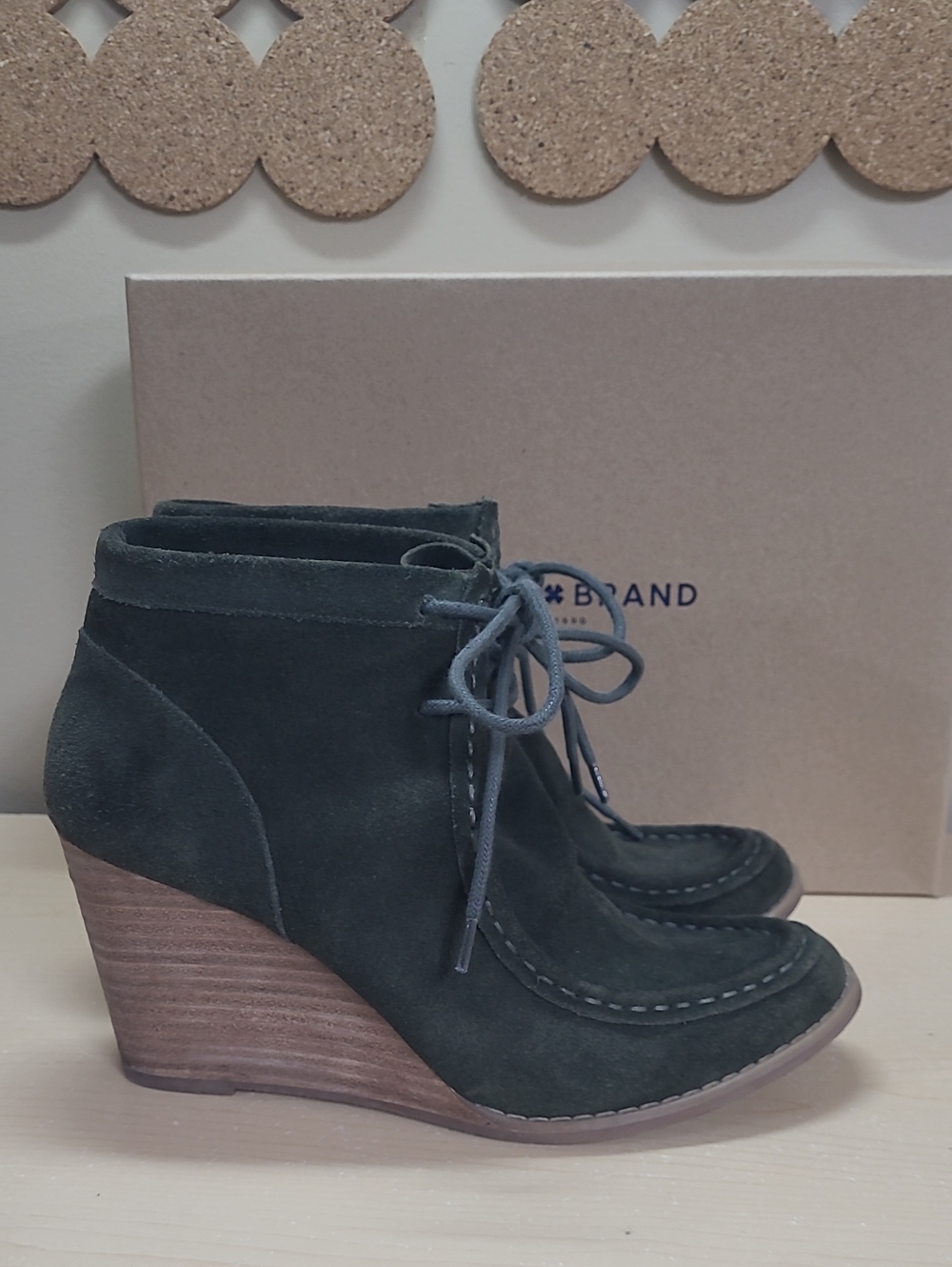 Lucky Brand Ysabel 3" Wedge Ankle Booties Dark Moss Suede Lace-Up Size 9 GUC